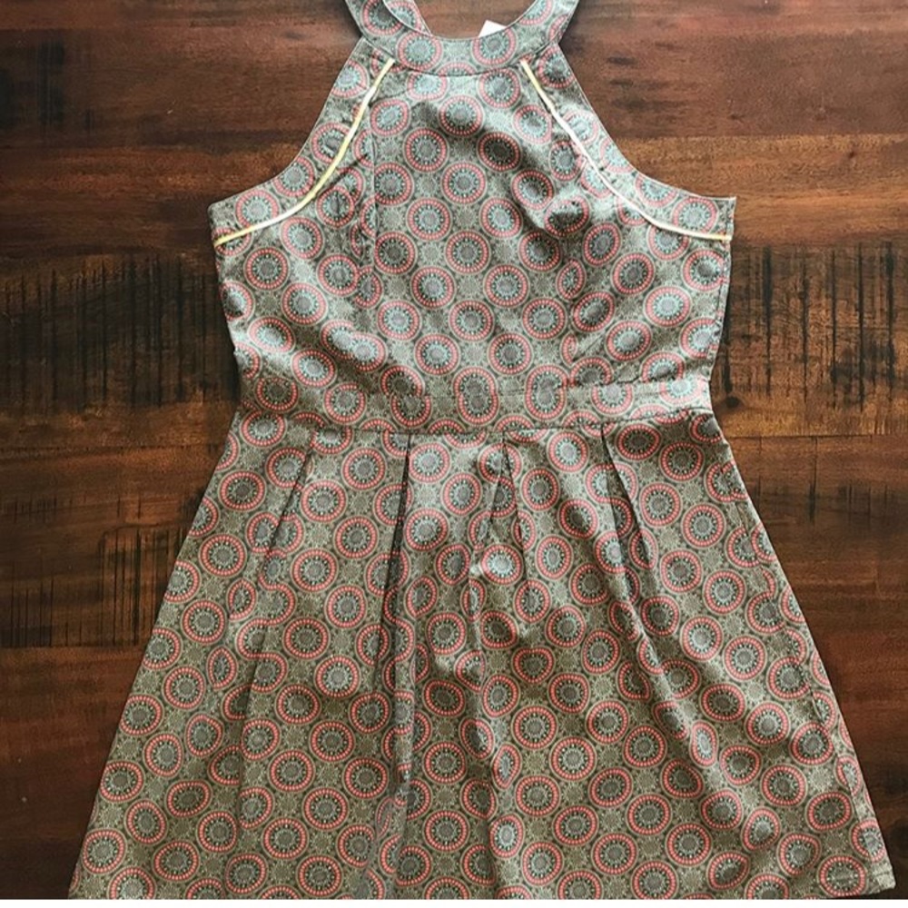 Scoop neck summer dress. Fits above the kneee.